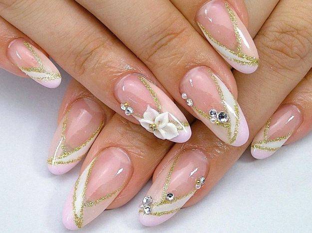 Прозрачный дизайн ногтей со стразами, лепкой и золотистыми полосками ::: onelady.ru ::: #nail #nails #nailart #manicure | Маникюр с блестками, Золотые ногти, Ногти
