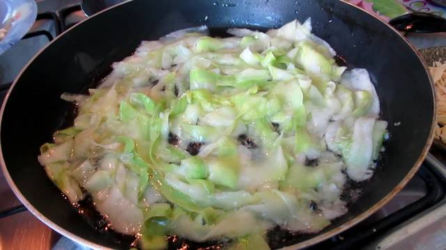 паста с кабачком и шампиньонами. pasta 3. паста с кабачком и шампиньонами фото. паста с кабачком и шампиньонами-pasta 3. картинка паста с кабачком и шампиньонами. картинка pasta 3. Для данного блюда вы можете взять абсолютно любые макаронные изделия, главное чтобы они были хорошего качества – фетучини, спагетти, бантики, спиральки и пр. По желанию готовую пасту можно слегка посыпать тертым сыром Пармезан.