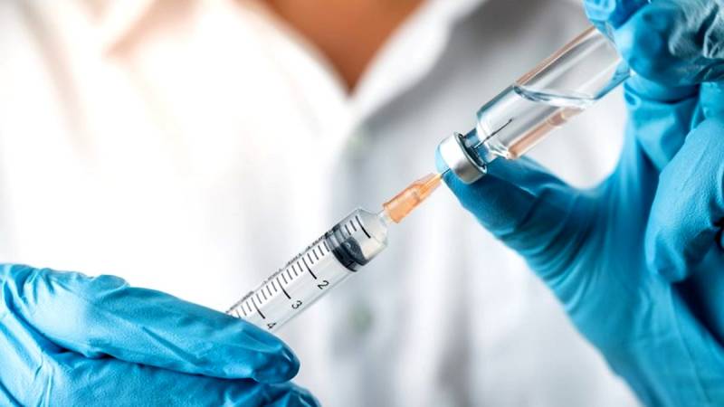 Успешная вакцинация от коронавируса проходит в Израиле в одной из ведущих клиник Ассута
