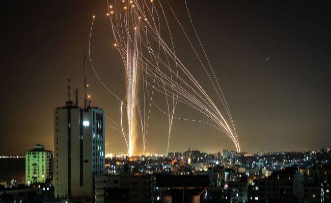 
Израиль продолжает страдать от взрывов и массовых залпов ракет со стороны Палестины                4
