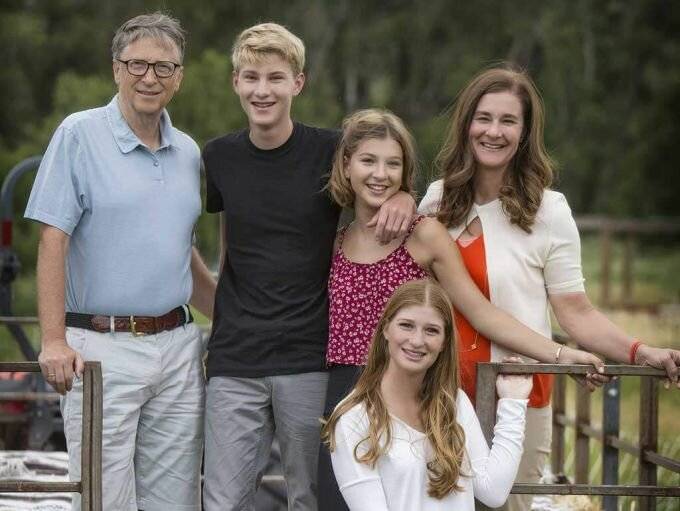 
Больше не женат: Билл Гейтс разводится с женой после 27 лет «идеального брака»                1