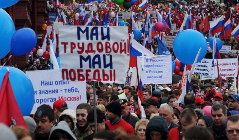 
Правительство РФ утвердило расписание выходных и праздничных дней в мае 2022 года                2