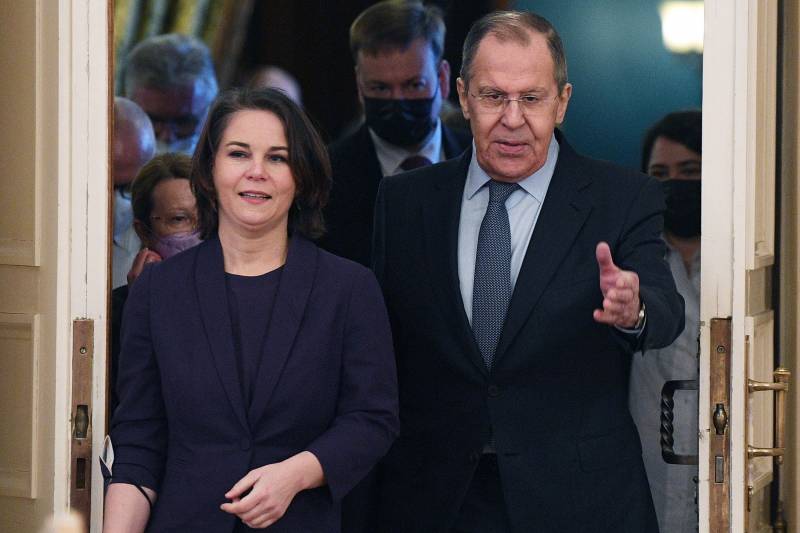 МИД Германии Бербок посетила Россию: что обсуждала с Лавровым