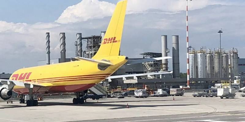 Компания DHL приостановила перевозки в России.jpg