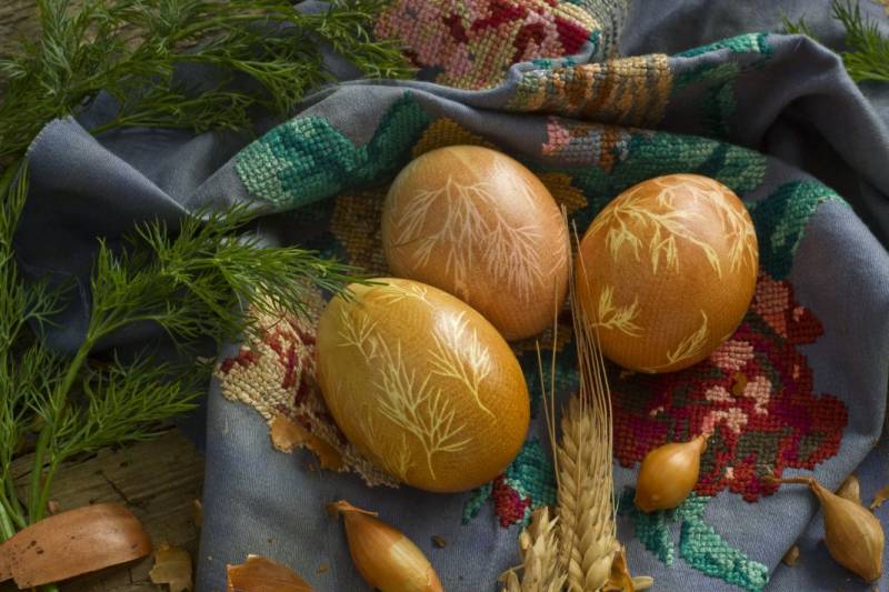 Натуральные красители для пасхальных яиц: возвращение к традициям