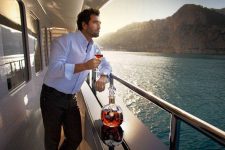 Взяли от России власть и деньги, а теперь унижают: судьба экс-депутатов Госдумы, променявших страну на виллы