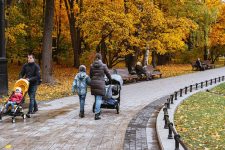 Народу штрафы, чиновникам - нежные просьбы