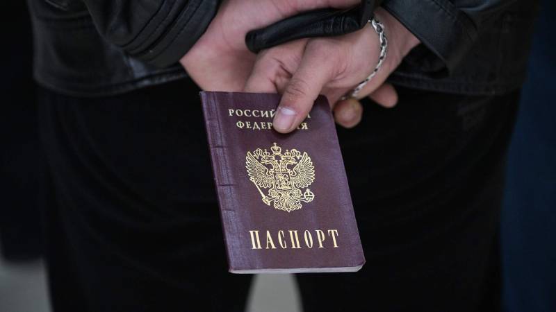 Группировка нелегально помогала иностранцам получить российское гражданство