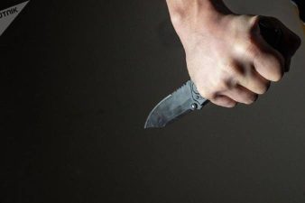 Мигрант-малолетка, напавший с ножом на охранника ТЦ, принимал присягу ИГИЛ*