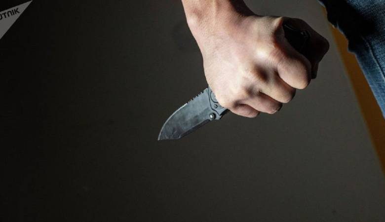 Мигрант-малолетка, напавший с ножом на охранника ТЦ, принимал присягу ИГИЛ*