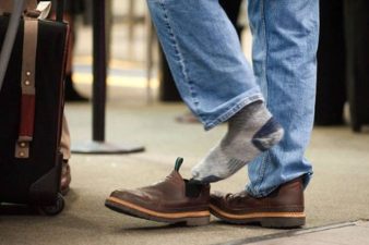 Сейчас так делает 50% россиян, а в СССР это называли стриптизом: Какая привычка считалась позором