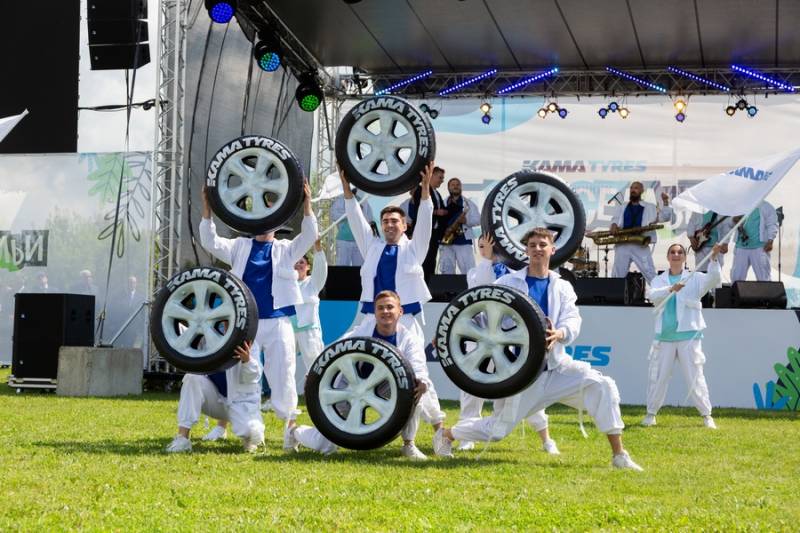 «День семьи» объединил коллектив KAMA TYRES на спортивном фестивале